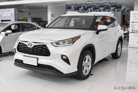 2.5L双擎带四驱，油耗5.8L日系低价大7座家用SUV，实拍丰田汉兰达图片