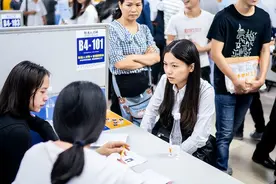 国企中铁员工纷纷离职，年轻毕业生说出实话，不得不向现实低头图片