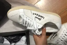 白色的鞋边脏了别用水洗，一个简单妙招，多脏的鞋边都能白净如新图片