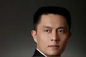 常戎与王菁华分手20年：他娶娇妻幸福美满，她50岁仍单身惹人心疼图片