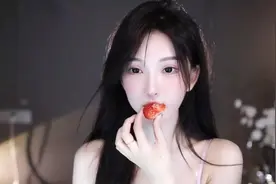 斗鱼舞蹈一姐收到18万礼物 兴奋大叫：户口本拿来我们立马结婚图片