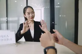 百姓故事 | 不止励志！聋人姑娘逆袭成“网红律师”图片