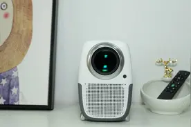在家感受大屏观影的乐趣，有泰捷WEBOX T1S智能投影仪即可轻松实现图片