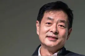 濮存昕：亲人先后离世，69岁不敢老去，还要照顾母亲和弟弟的遗孀图片