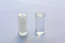 60岁的四川大爷坚持每晚“喝杯白酒”，如今身体怎么样了？图片