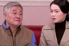 “谢广坤”谈赵本山风波，疑似内涵娇娇忘本，曾直播下跪叩谢恩师图片