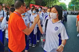 中考三天，老师们的“穿衣经”图片