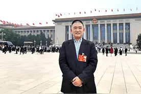 「两会聚焦」全国政协委员涂建华：设立新能源摩托车专用号牌图片