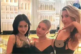 杨颖现身纽约，纤腰翘臀美出新高度，与小15岁谷爱凌同框无年龄差图片