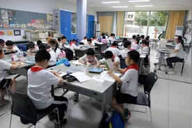 “取消课后延时服务”的呼声出现，部分地区已落实，家长不知所措图片