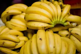 别再喝牛奶了，香蕉皮的钙含量比牛奶还高？别忽略这种高营养食物图片