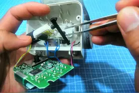 手腕式血压计拆解(OMRON-HEM-6200)图片