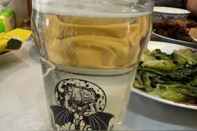 江苏小伙第一次带女朋友回家吃饭，对方却直言吃不下：看着就饱了图片