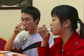 湖南女孩，一次能喝三四斤白酒，喝倒七八个壮汉，背后原因是啥？图片