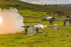 瞄得准！打得快！反坦克火箭实弹射击弹到靶落图片