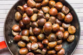 煮板栗，用冷水还是开水？学会2个窍门，香甜绵软，好剥壳不粘皮图片