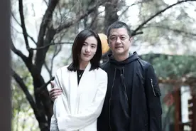 相比于李亚鹏新欢的美貌身材，王菲“暖夫”的4大细节，更实在图片