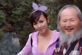画家李壮平让女儿当人体模特，创30余幅画作，获奖无数却争议不断图片