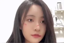 还记得女团直播呼救事件吗？当事人现身了，自曝被拖到走廊殴打图片