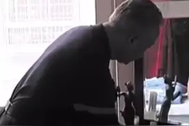 河南老汉花600元买水晶，一到深夜便发出强光，专家：水晶不简单图片