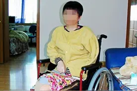 2005年，广西女子在火车上如厕，意外踩空后跌落轨道，获赔148万图片