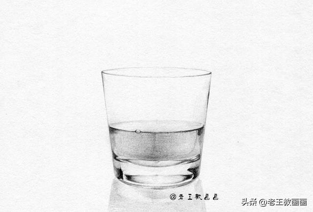 零基础也能画素描，教你画玻璃杯质感