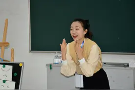 多地教师和“编制”解绑，自嘲回应：不过是月入3000的少儿服务员图片