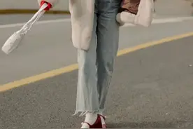 小白鞋早烂大街了！2022开春流行这3双鞋，显高显瘦不说，还洋气图片