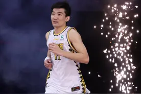 孙铭徽耍大牌！野球场欺负学生，不满对方防守小动作，拿球砸人图片