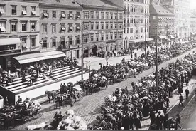 前苏军政委跑到邻国开挂：把政敌活着扔进火炉，不料自己下场更惨图片