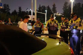 郑州交警重拳出击，严查摩托车、改装汽车“飙车炸街”违法行为图片