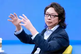 “北大废物”许知远：骂领导，怼韩寒，他的人生比你想得更放肆图片