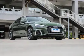 奥迪A5：2.0T+四驱，这车纯进口，还有激光灯，无框车门太帅了图片