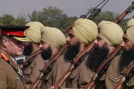 为什么印军宁愿花10分钟裹头巾，也不愿佩戴头盔？能防弹吗？图片