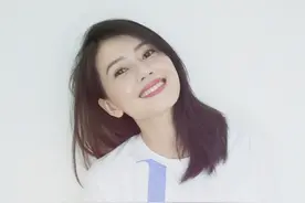 女人过了50岁，千万别留“齐刘海”，显老又土气！这些发型更洋气图片