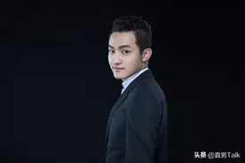 孙割往事：戏耍巴菲特，无视索罗斯，割韭菜狂赚几个亿图片