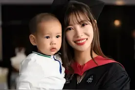 杭州90后女孩，17岁拒绝保送清华，大二未婚生子，22岁带娃读哈佛图片