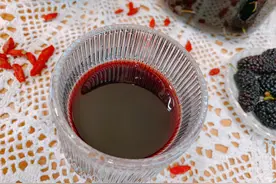 家庭自制桑葚酒，黄金比例，酒香浓郁无添加，口感醇厚保存时间久图片