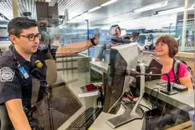 出国工作：为什么出入境不能带水果？图片