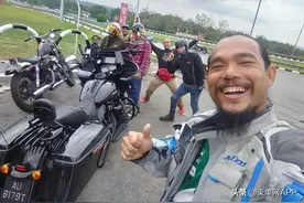 柬埔寨一名男子骑行30天，抵达东南亚3个国家图片