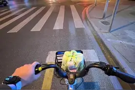 帅酷“北京哥”，骑着共享单车在上海送药 | 魔都战疫口述实录图片