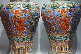 清乾隆款，珐琅彩金地雕刻龙云海水纹八方将军罐 高：85cm宽：38cm图片