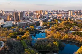 我国距离最近的两座省会城市，0距离，曾经都是一线，如今没落了图片