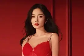 杨幂代言维密内衣，搭配白丝袜美腿，身材太好了图片