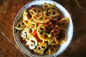 炒莲藕别再焯水了，只要下锅前多做这一步既白又脆，省时又快手图片