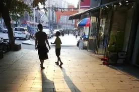 “继父抚养我，我赡养他，我有权继承他的遗产”，法院：没权分图片