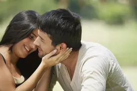 广东女子被威胁，遭拘禁强奸，在机场厕所写下求救信息，最终获救图片