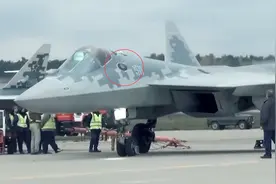 俄苏57M试飞，安装“火眼金睛”：比歼20的差距又小了一点图片