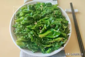 春天菜苔正当季，高钙高钾高维C，简单一烫5分钟出锅，人人吃得起图片