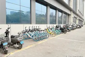 【钟楼下】明明停在“停车点”还要被扣费 市民“吐槽”还车难图片